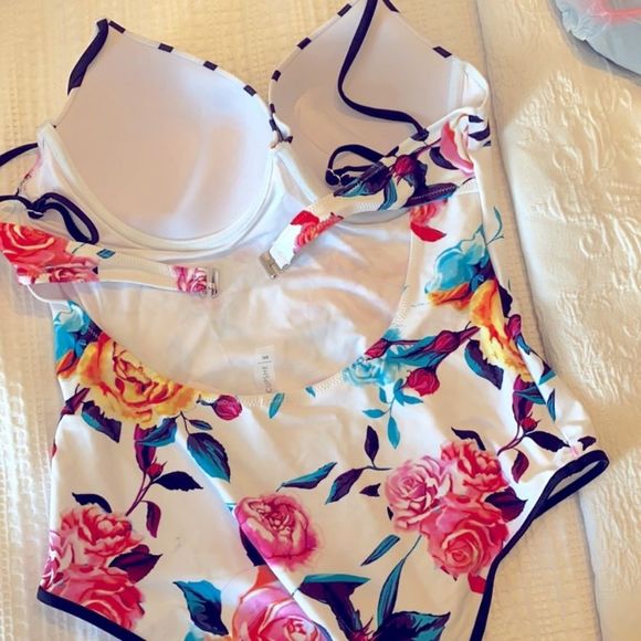 Cupshe Black and White and Colorful Floral One Piece Swimsuit - Picture 4 of 5